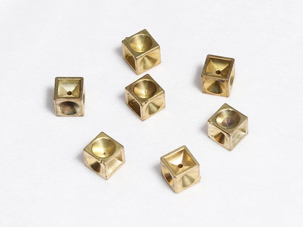 Golden Cubical Plastic Beads - 14x14 mm