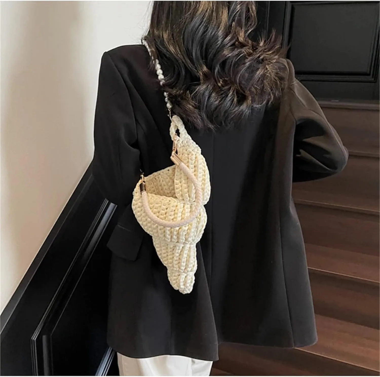Hand-woven Conch Bag Luxury Pearl Chain Women Seaside Holiday Creative Shoulder Bag Cute Shell Crossbody Bag
