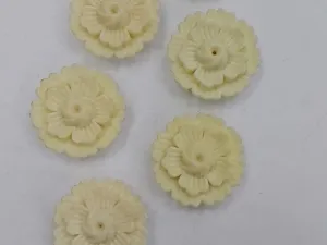 Off White Flower Plastic Stones