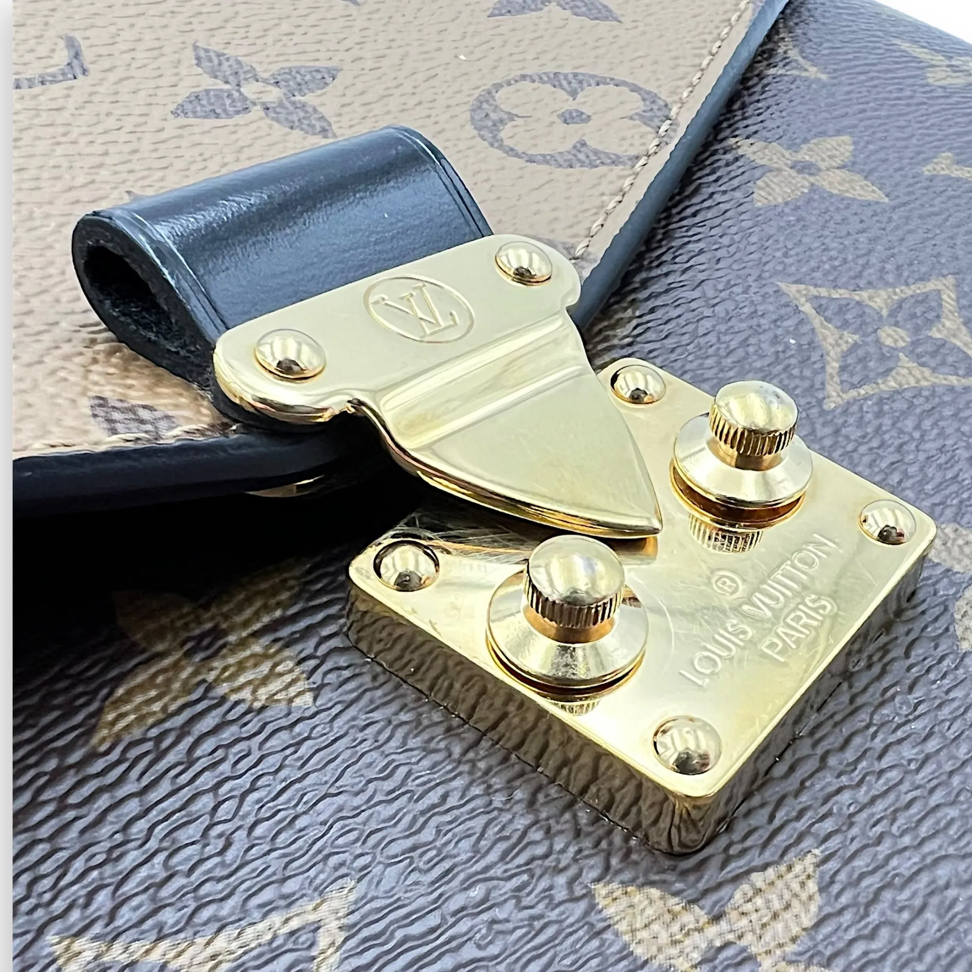 Pochette Metis Brown Crossbody Bag in Monogram Coated Canvas, Gold hardware